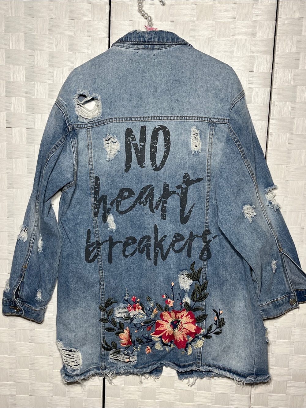 Jean Distressed Jacket No Heartbreakers' Graphic Floral Embroidery Size Large
